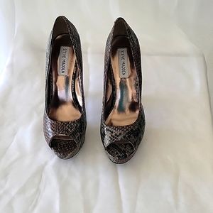Steve Madden Open Toe Snakeskin Gray/Black Size 7 Pump